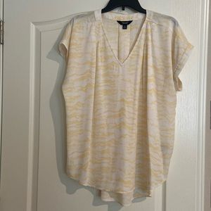 Like new! Lightweight, short sleeve top